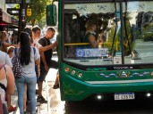 Viajar gratis en colectivo: el truco para ahorrar $20.000 que funciona con 20 bancos y apps