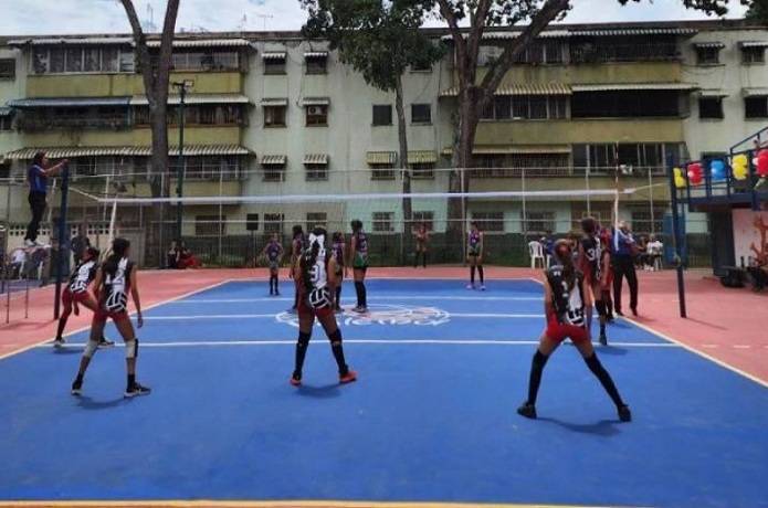 Gobierno de Caracas inspecciona obras en Complejo Deportivo de Coche