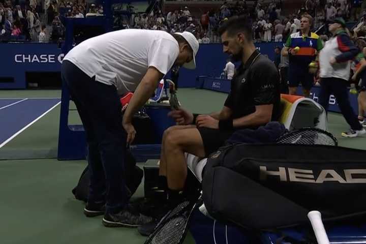 Novak Djokovic’s Early US Open Medical Timeout Raises Concern: “Seemed to Be Cramping” Tennis fans express their worries for the Serbian star, Novak Djokovic, who grimaces in pain during a medical tim