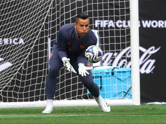 Fabio matches Shilton for most competitive appearances