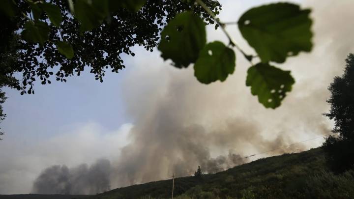 Muere un bombero en León y se eleva a cuatro el número de fallecidos por los incendios forestales