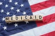 Juez federal prohíbe compartir datos de migrantes en Medicaid con ICE