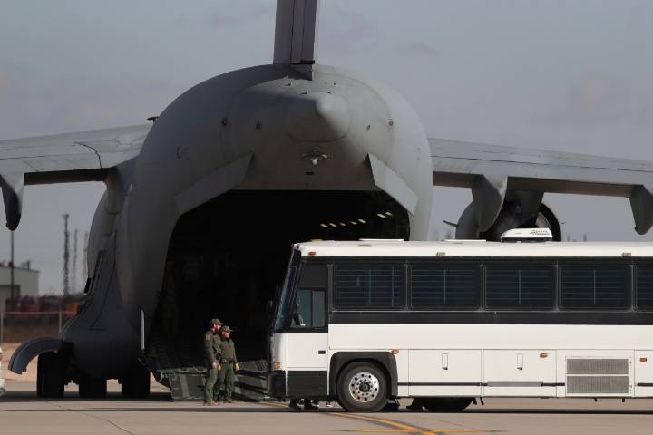 Trump promete que migrantes expulsados podrán regresar a EE.UU, pero con una condición