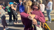 Minneapolis: tiroteo en escuela católica deja 3 muertos, incluido el agresor, y 17 heridos
