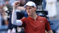 Sinner gana dura batalla en el US Open y por ahora sigue como N°1: Revisa la sincera frase que dejó y la "obra de arte" que realizó El italiano venció al canadiense Denis Shapovalov.