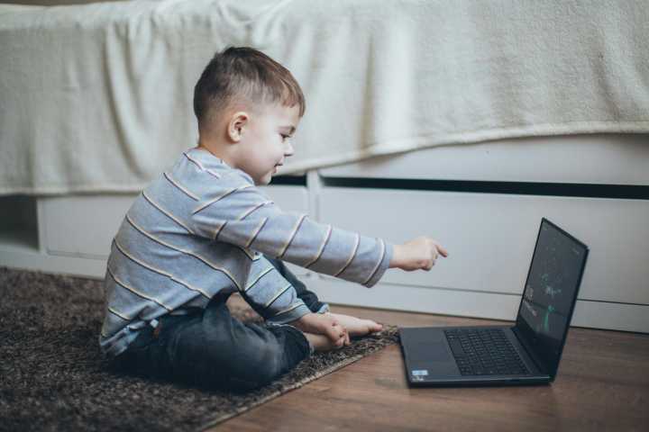 Generación Beta: Primera generación educada en la inteligencia artificial