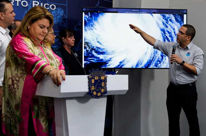 El huracán Erin rebaja su fuerza a categoría 3 mientras lleva fuertes lluvias al Caribe