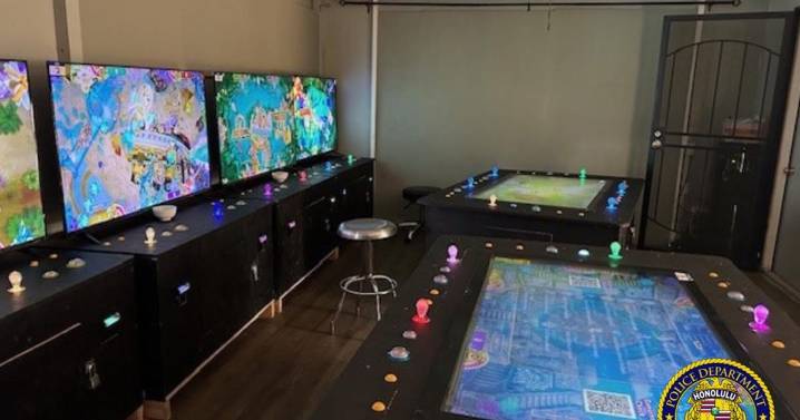 Illegal game room raid in Waipahu leads to two arrests