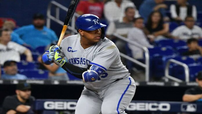 Escala al cuarto puesto de criollos con más jonrones en MLB