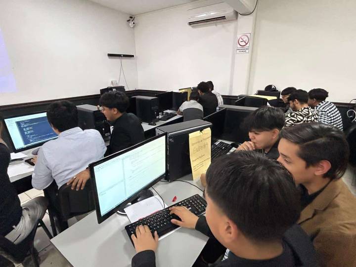 Egresados de FIME Monclova destacan en mercado laboral