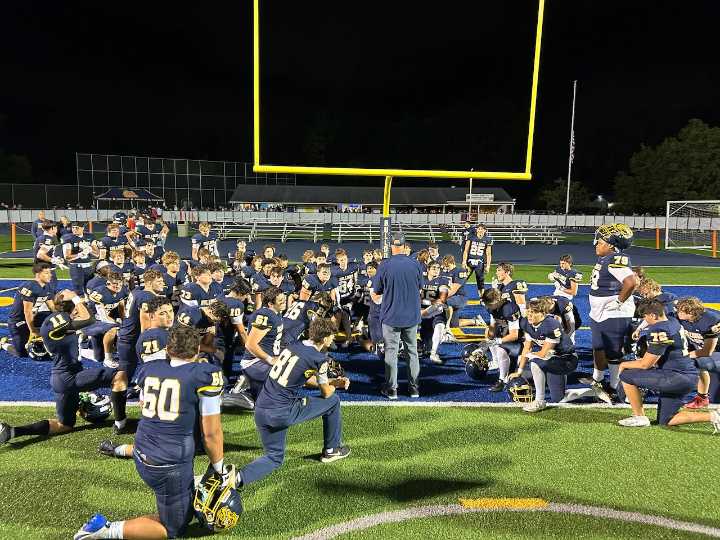 Brunswick vs. Olmsted Falls football: Punishing rushing attack leads Bulldogs to first win
