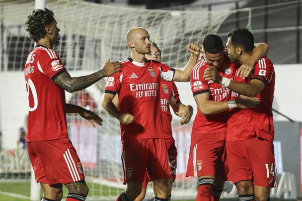 El Benfica se estrena con una victoria en la liga, en la que debuta Richard Ríos