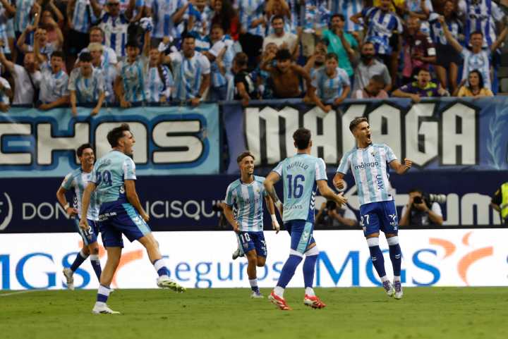 3-1. El Málaga sonroja al Betis en el Trofeo Costa del Sol