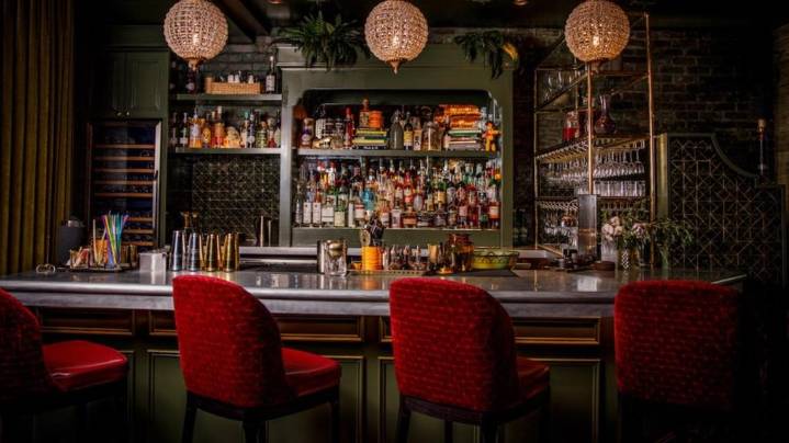 Caché Cocktail Lounge Opens Above S&D Oyster Co.