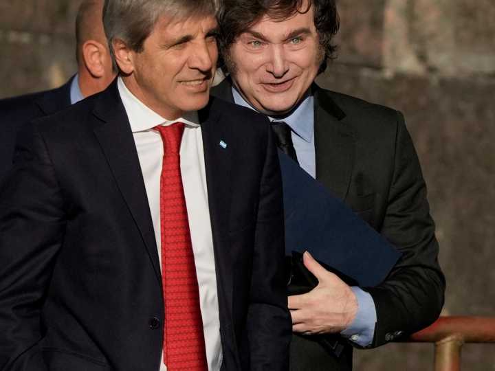 El plan de Caputo hasta las elecciones: apretón monetario, dólar quieto y freno a la acumulación de reservas