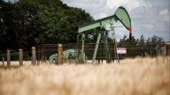 Oil Prices Climb 2% to 1-Week High as Fed Rate Cut, Trump
