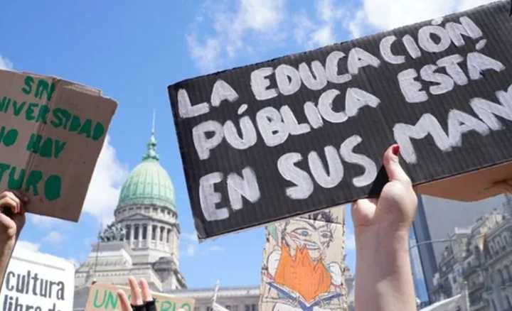 Tras el paro, el Gobierno otorgó aumento del 7,5% en salarios docentes y no docentes