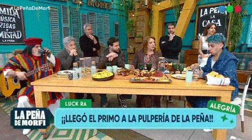 Carisma puro. Luck Ra pasó por La peña de Morfi: habló de La Voz, anticipó Vélez y cantó La Vela Puerca