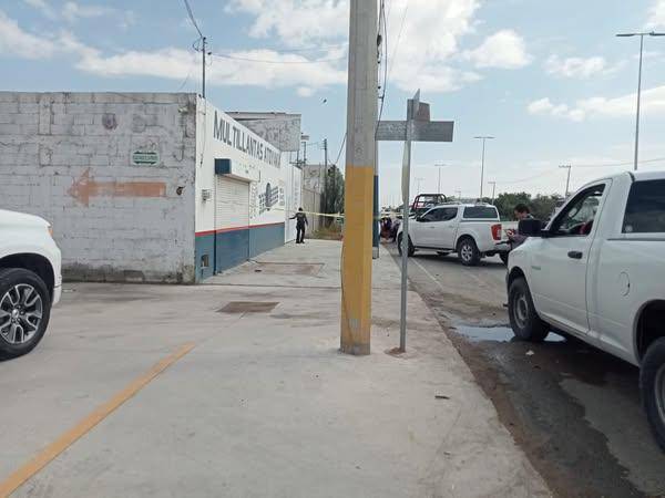 Localizan sin vida a velador de llantera en la carretera Torreón