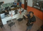 Escándalo en Cerrillos: Cámaras registran la agresión de un peluquero contra funcionaria municipal