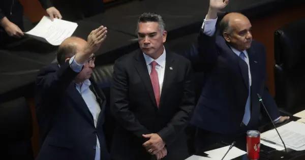 Sesión extraordinaria del Congreso de la Unión inicia con polémica