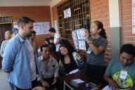 Inicia TSE de Bolivia conteo de votos tras el cierre de urnas