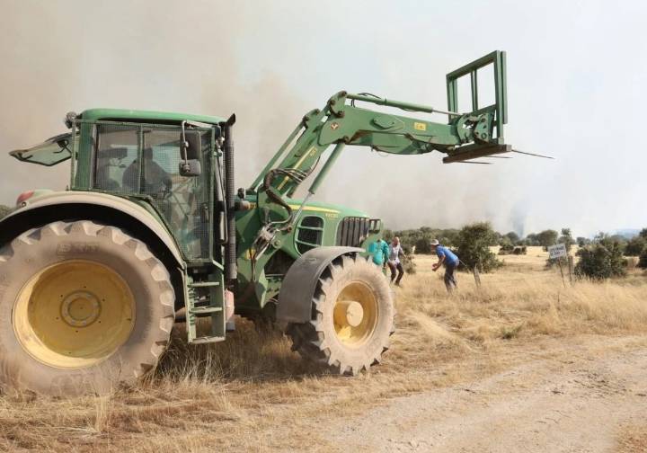 «Cuando llega agosto siempre dejamos el tractor preparado por si hay un fuego»