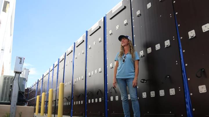 Many in St. Pete couldn’t flush toilets during hurricanes. Will this ‘AquaFence’ help?