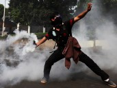 Indonesian police clash with students protesting lawmakers’ salaries