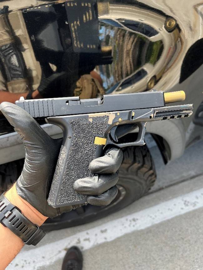 Arresto por armas de fuego en Fallbrook