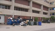 Niños regresan a las escuelas en medio de la crisis de basura en Malden