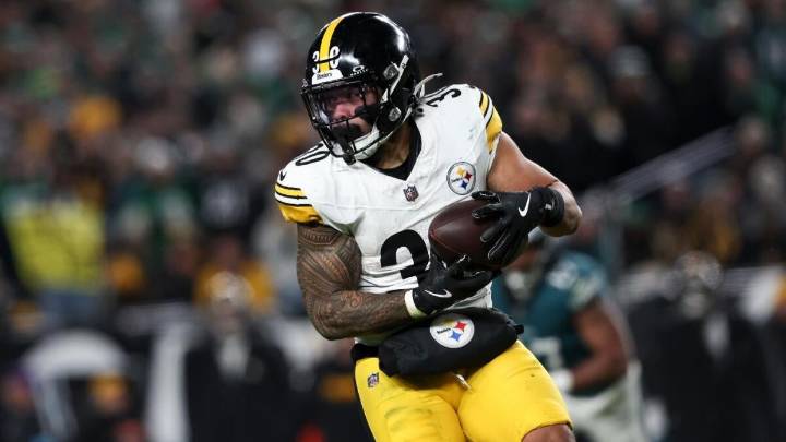 Fantasy football rankings 2025: Busts by model that projected Raheem Mostert's regression