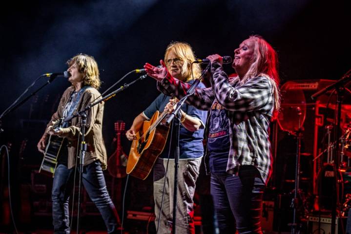 Indigo Girls, Melissa Etheridge make a strong pairing at Michigan Lottery Amphitheatre