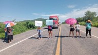 Bloquean carretera Mazatlán–Culiacán: habitantes de Los Zapotes exigen agua potable