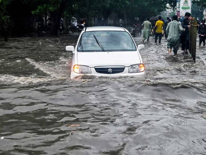 Pakistan restores electricity in areas where floods killed over 300