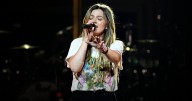 Kelly Clarkson Postpones Las Vegas Shows Amid Family Emergency