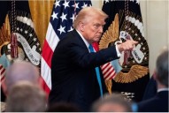 Trump amenaza con revocar licencias de NBC y ABC por cobertura «parcializada»