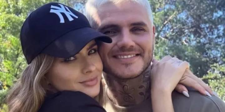 De catsuit y a puro escote, la China Suárez paseó en bicicleta junto a Mauro Icardi en las calles de Turquía: el video