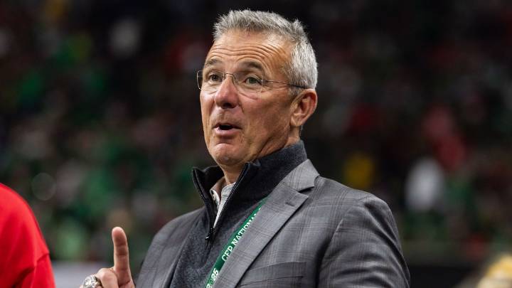 Former Ohio State football coach Urban Meyer hilariously gifts Dave Portnoy Buckeyes jersey