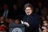Milei usa una cita de la película 'Batman' en un discurso oficial sobre el gasto público