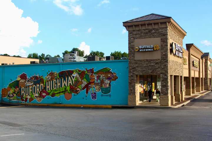 El miedo cierra puertas en el corredor latino de Atlanta, pero Buford Highway se niega a desaparecer