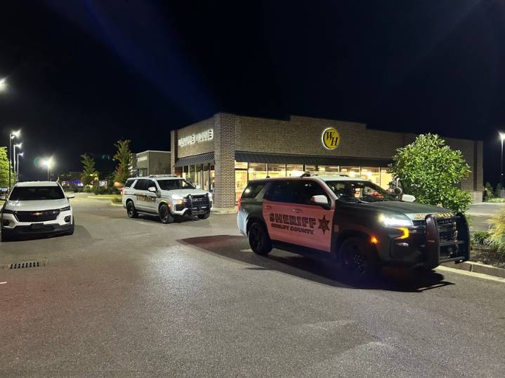 Gunshots fired outside Arlington Waffle House; no injuries reported