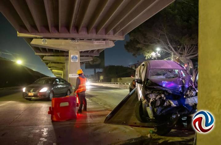 Resultó lesionada una conductora al chocar contra muro del viaducto