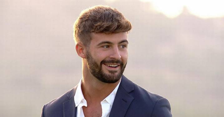 Love Island hunk called out for dating two villa girls as fans brand him 'sleazy'