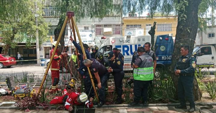 Se la ‘tragó’ la tierra: Mujer cae en socavón de 6 metros en la Gustavo A. Madero