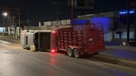 Conductor ebrio dormita, se estrella contra base de puente en LEA y vuelca