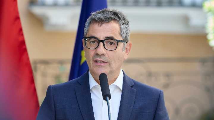 Se aviva la bronca entre los políticos por la gestión de los incendios: "Ninguna comunidad ha pedido la emergencia nacional"