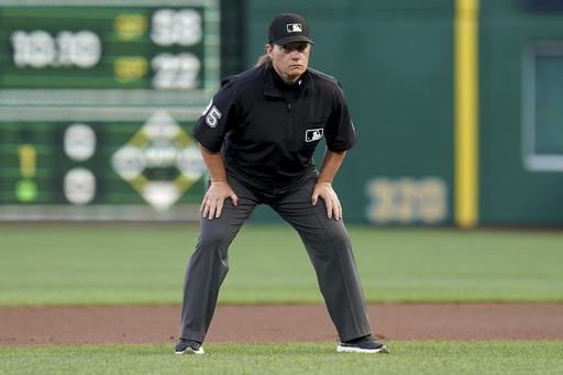 Jen Pawol, 1ra umpire en Grandes Ligas, regresa en la serie Piratas