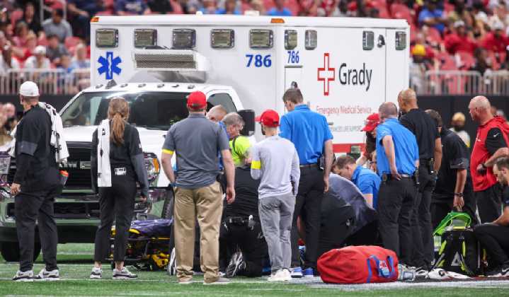 Morice Norris sufre golpe en la cabeza y el juego de Lions vs Falcons es suspendido