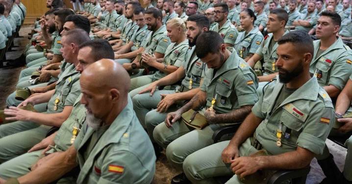 Condecoración del Tercio Alejandro Farnesio 4º de la Legión, en imágenes